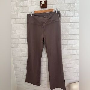 Danskin Soft Comfy Brown V-Waist side slit hem Flared Yoga Pants – Size XL #1897